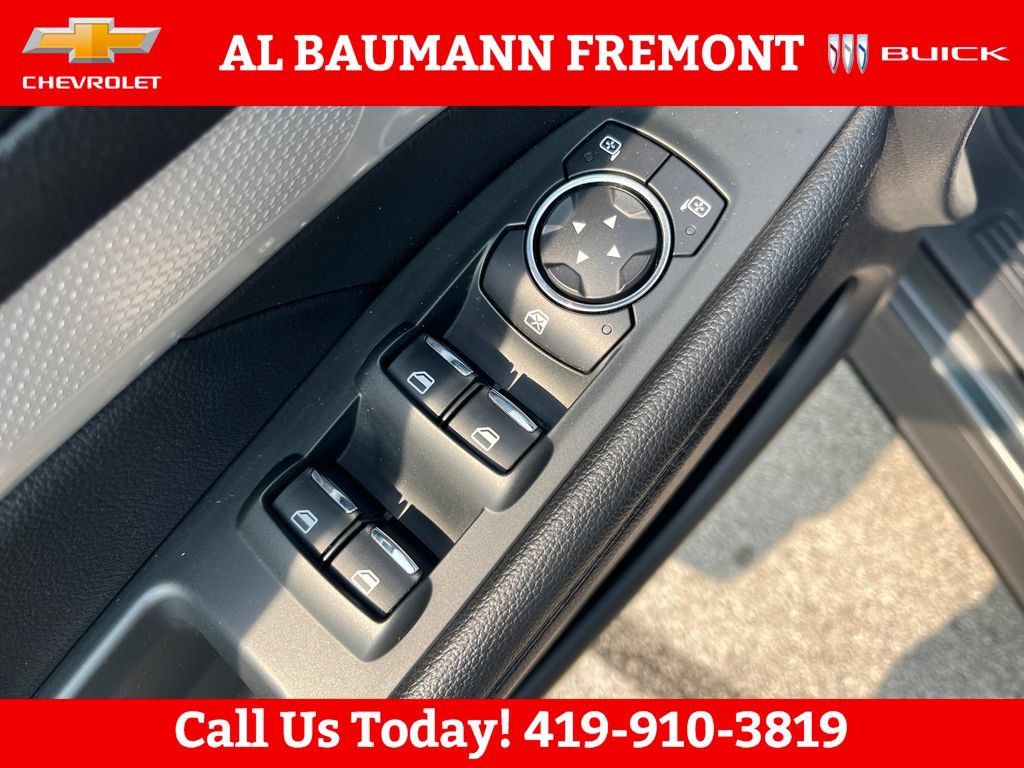Used 2017 Ford Explorer XLT w/ Equipment Group 202A FWD image 11