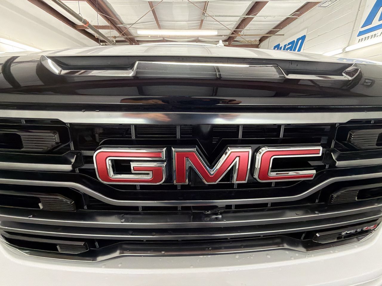 Certified 2025 GMC Sierra 1500 AT4 w/ AT4 Premium Package AWD/4WD image 32