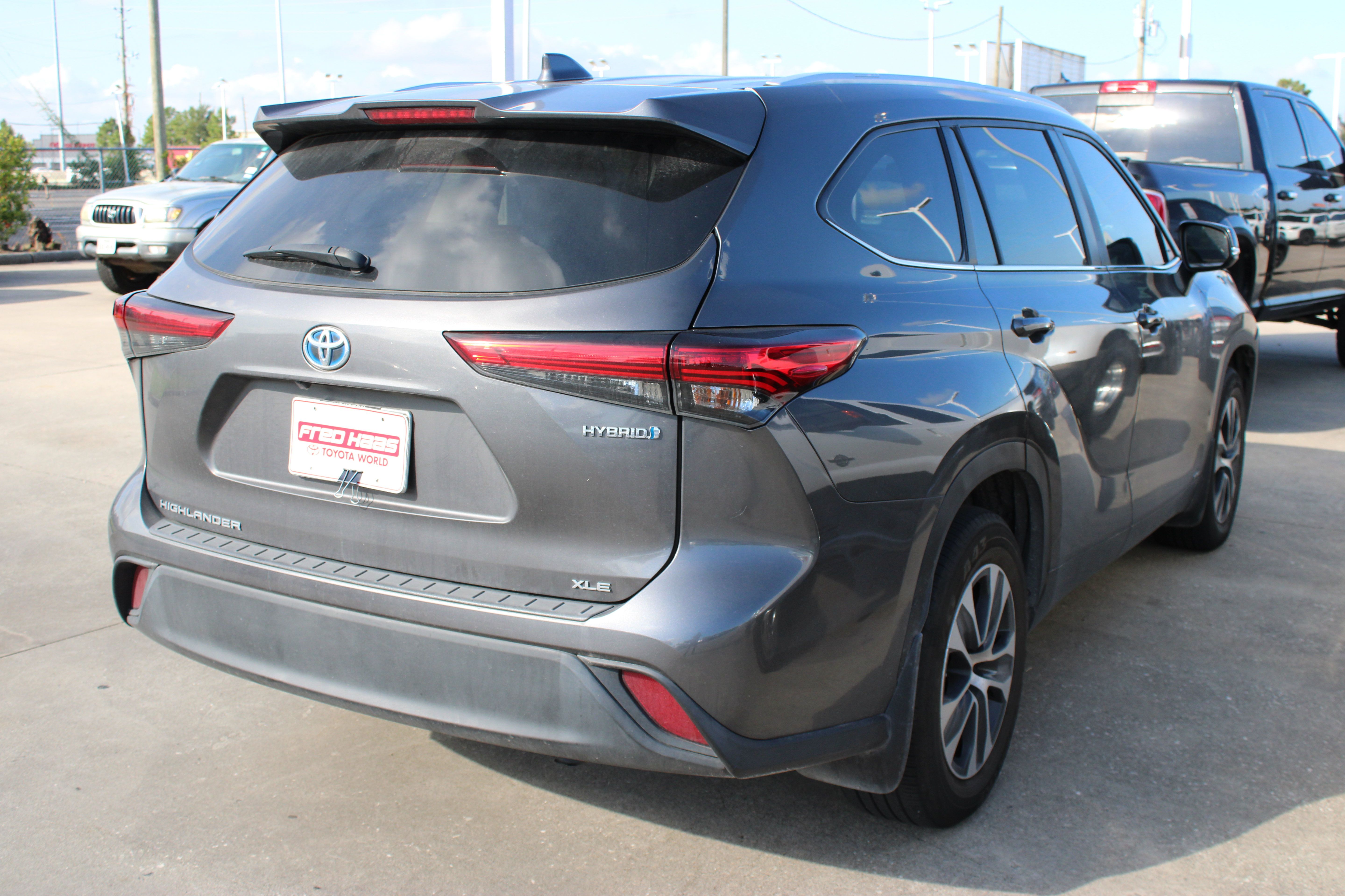 Used 2023 Toyota Highlander XLE AWD/4WD image 10