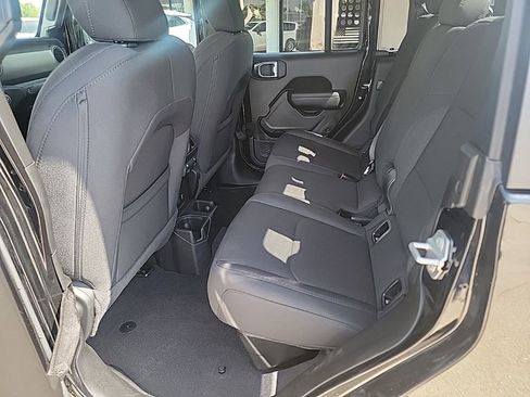 Used 2023 Jeep Gladiator Sport AWD/4WD image 12