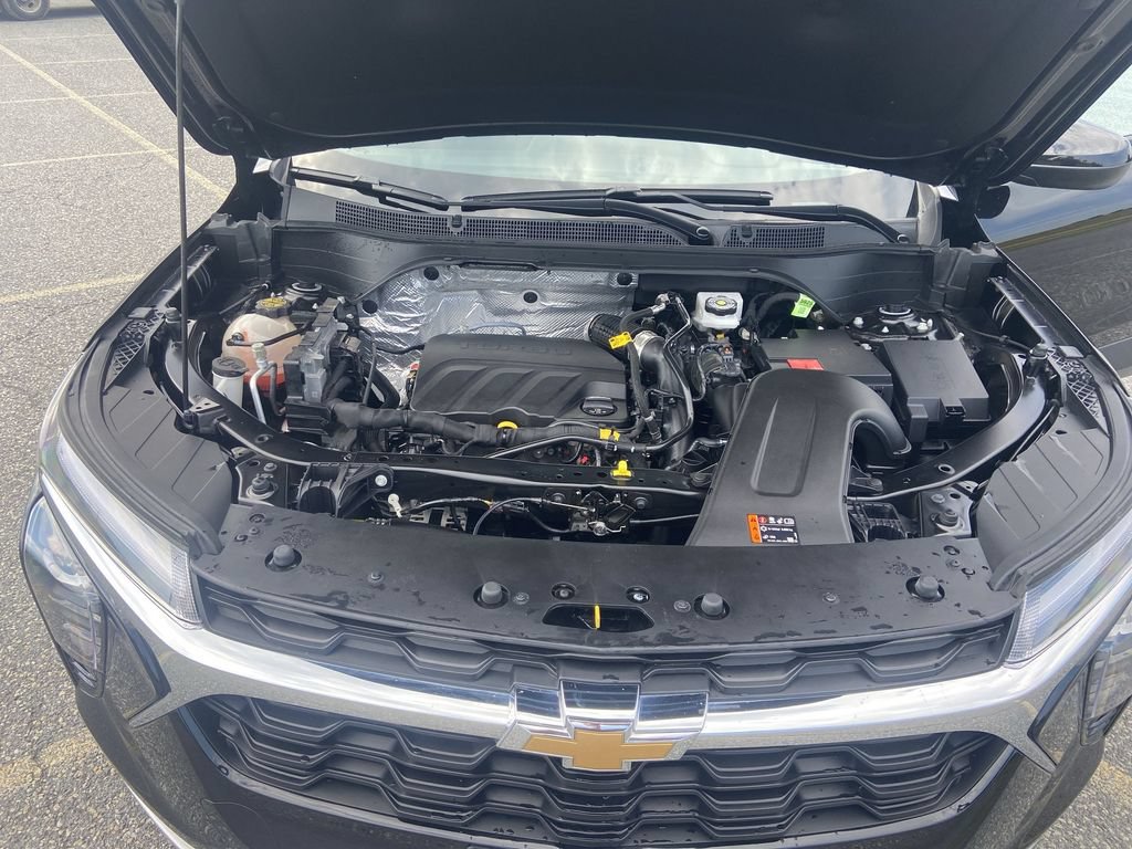 Certified 2024 Chevrolet Trax LT FWD image 28