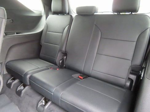 Used 2025 Chevrolet Traverse LT image 31