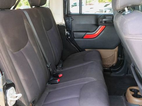 Used 2014 Jeep Wrangler Unlimited Sahara AWD/4WD image 17