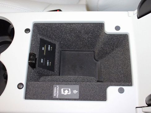 Certified 2025 Porsche Macan image 33