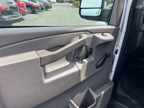 Used 2019 Chevrolet Express 2500 RWD image 12
