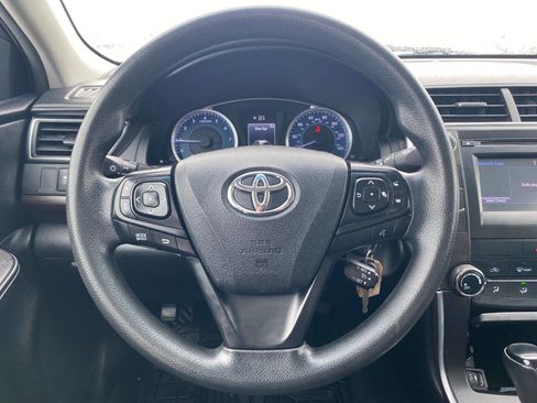 Used 2017 Toyota Camry LE image 10