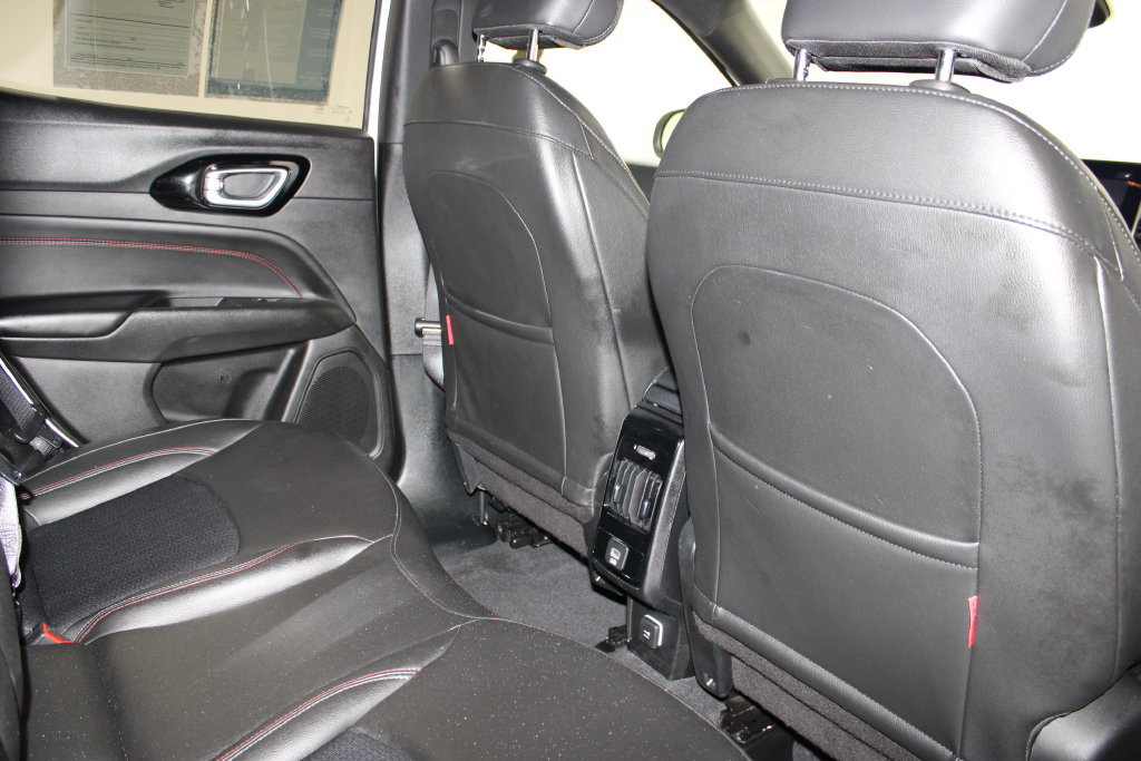 Used 2025 Jeep Compass Trailhawk AWD/4WD image 28
