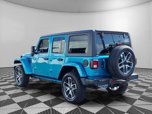 Used 2024 Jeep Wrangler Unlimited w/ Convenience Group AWD/4WD image 7