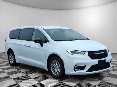 Used 2024 Chrysler Pacifica Touring-L