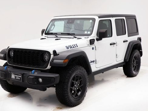 Used 2024 Jeep Wrangler Unlimited image 2