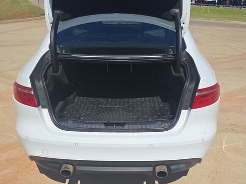 Used 2017 Jaguar XF Prestige RWD image 12