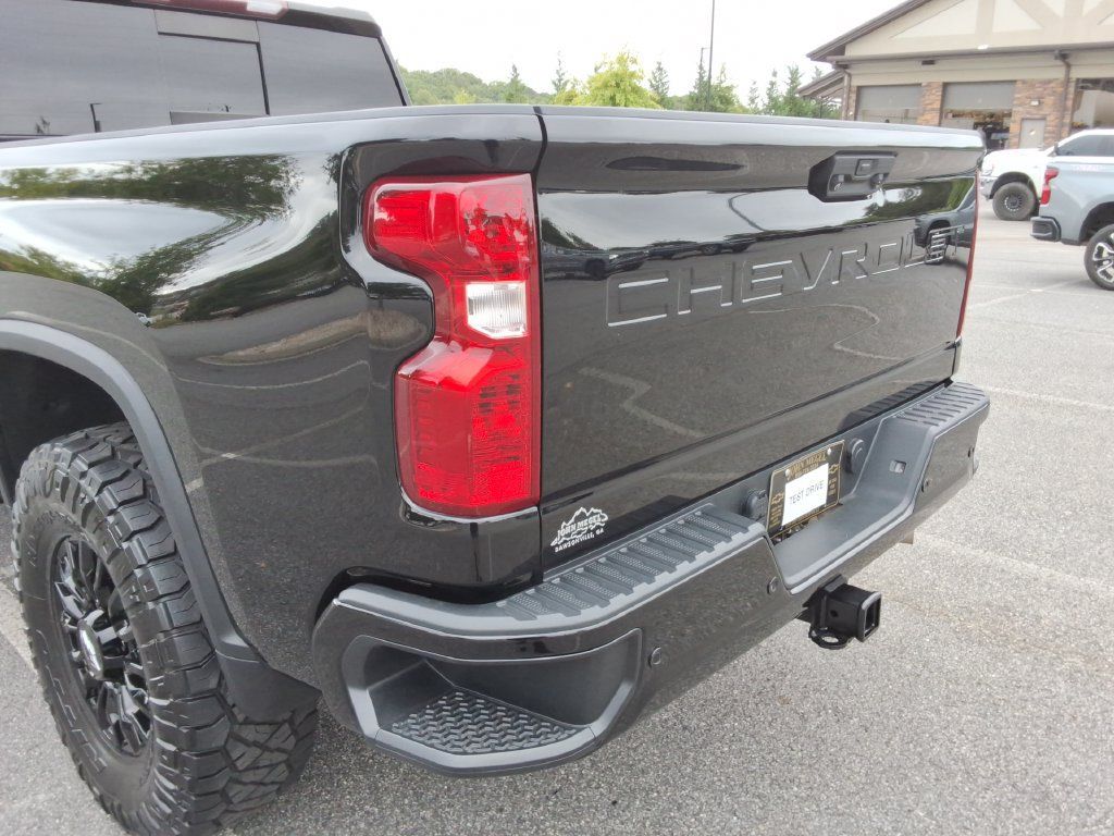 Used 2021 Chevrolet Silverado 2500 LT w/ Midnight Edition AWD/4WD image 15