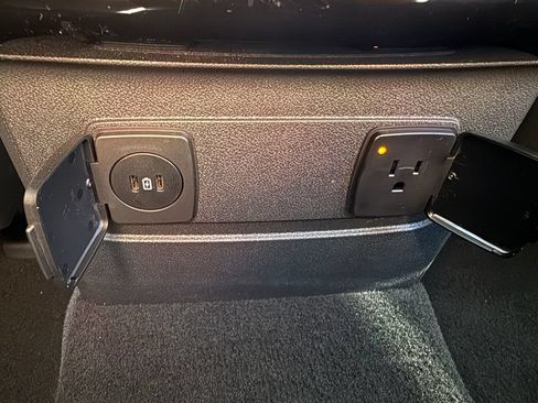 Used 2025 Lincoln Aviator Reserve w/ Equipment Group 201A AWD/4WD image 32
