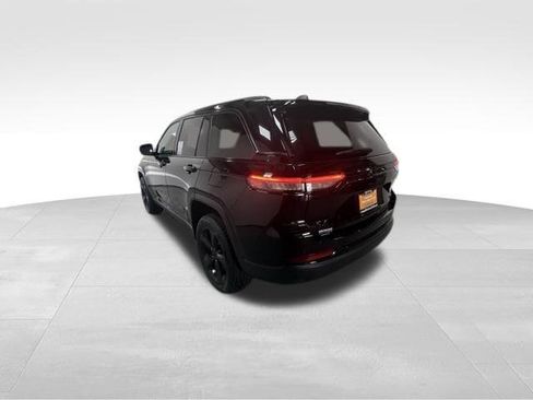 Certified 2023 Jeep Grand Cherokee Limited w/ Black Appearance Package AWD/4WD image 8