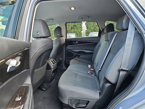 Used 2020 Kia Sorento LX w/ LX I4 Convenience Package image 11
