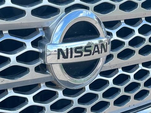 Used 2017 Nissan Titan SL AWD/4WD image 9