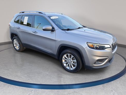 Used 2019 Jeep Cherokee Latitude w/ Popular Appearance Group AWD/4WD image 3