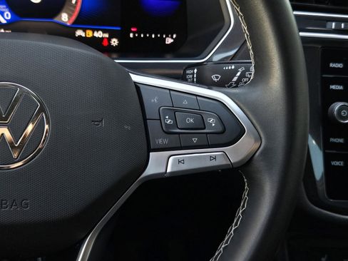 Used 2024 Volkswagen Tiguan SE image 21