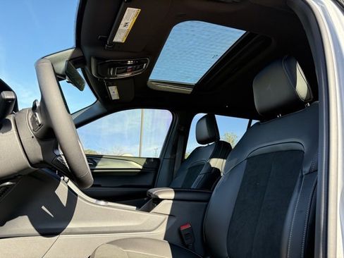 New 2025 Jeep Grand Cherokee Altitude image 24