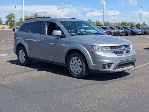 Used 2019 Dodge Journey SE w/ Connectivity Group FWD image 5