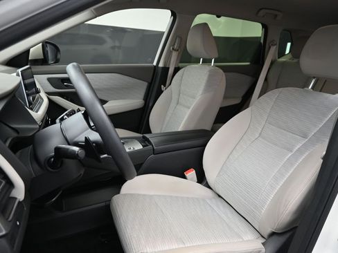 Used 2023 Nissan Rogue SV FWD image 16