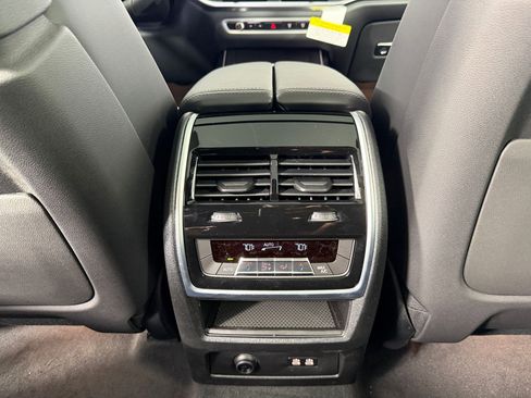 New 2027 BMW X7 xDrive40i image 30