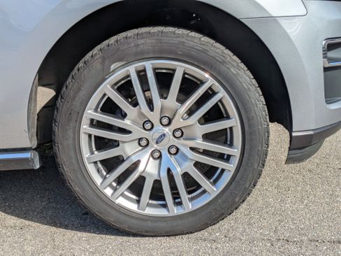 Used 2024 Ford Expedition Limited image 11