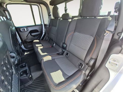 Used 2023 Jeep Gladiator Mojave AWD/4WD image 23