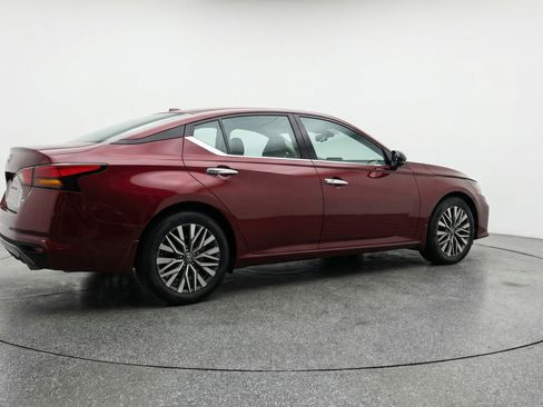 Used 2025 Nissan Altima 2.5 SV image 9