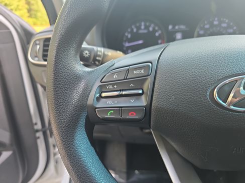 Used 2018 Hyundai Elantra GT FWD image 16