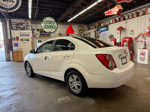 Used 2015 Chevrolet Sonic LT FWD image 3