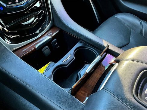 Used 2019 Cadillac Escalade Premium Luxury image 18