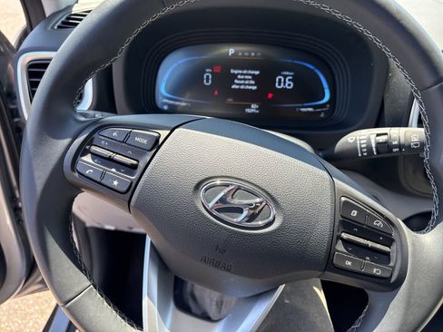 Used 2025 Hyundai Venue SEL FWD image 7