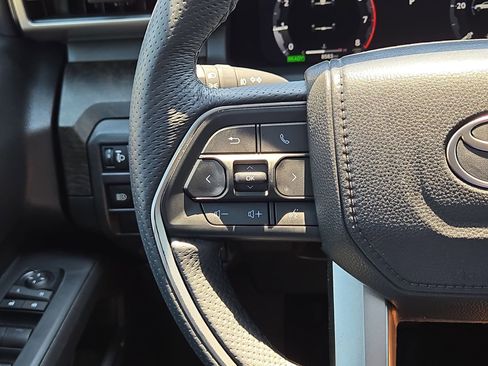 Used 2025 Toyota Tacoma Limited AWD/4WD image 21