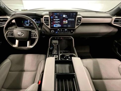 Used 2025 Toyota Tundra Limited AWD/4WD image 18