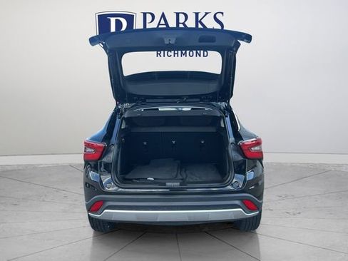 Used 2025 Chevrolet Trax LT w/ LT Convenience Package image 19