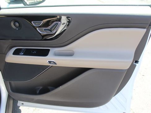 Used 2023 Lincoln Aviator Reserve w/ Equipment Group 201A AWD/4WD image 13
