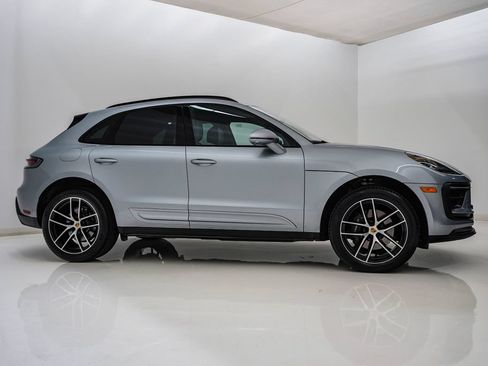 Certified 2026 Porsche Macan AWD/4WD image 9