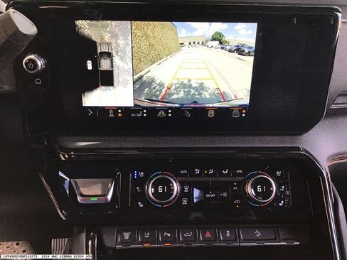 Used 2024 GMC Sierra 2500 AT4 w/ AT4 Premium Plus Package AWD/4WD image 14