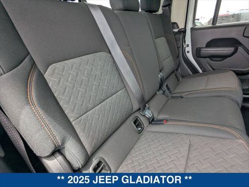 Used 2025 Jeep Gladiator Mojave w/ Convenience Group AWD/4WD image 22
