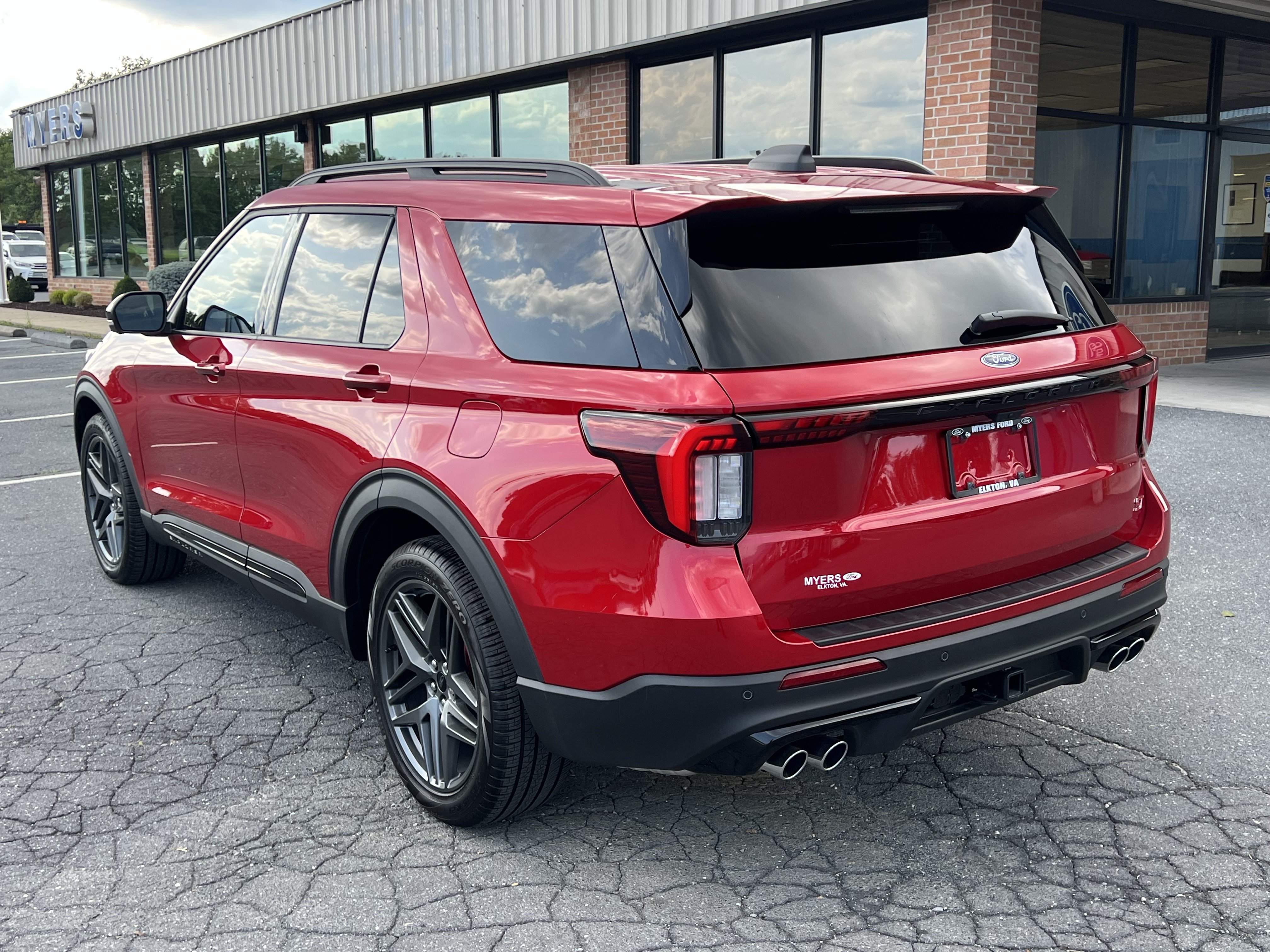 New 2026 Ford Explorer ST w/ Sun And Sound Package AWD/4WD image 8