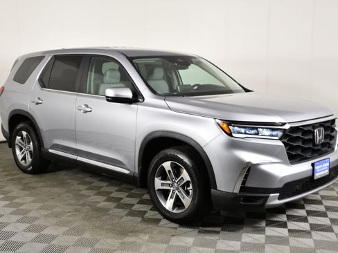 Certified 2025 Honda Pilot EX-L image 4