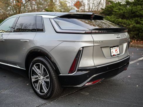 Used 2024 Cadillac Lyriq Luxury image 6