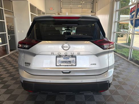 Used 2025 Nissan Rogue SV AWD/4WD image 5