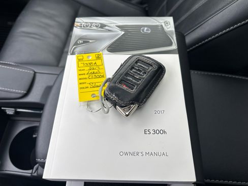 Used 2017 Lexus ES 300h image 34