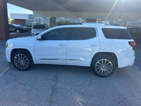 Used 2022 GMC Acadia Denali w/ Denali Technology Package FWD image 8