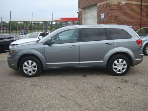 Used 2009 Dodge Journey SXT image 2