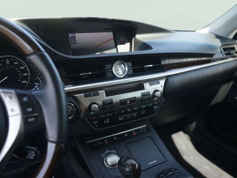 Used 2014 Lexus ES 350 w/ Luxury Package FWD image 27