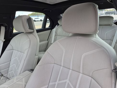 Certified 2025 BMW 760i xDrive w/ Luxury Rear Seating Package AWD/4WD image 27