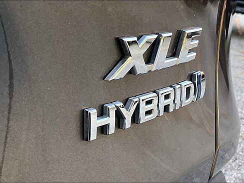 Used 2021 Toyota RAV4 XLE w/ Convenience Package AWD/4WD image 10